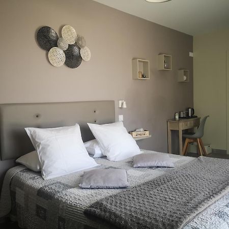La Sarlamandre, Chambres Et Table D'Hotes Marcillac-Saint-Quentin エクステリア 写真