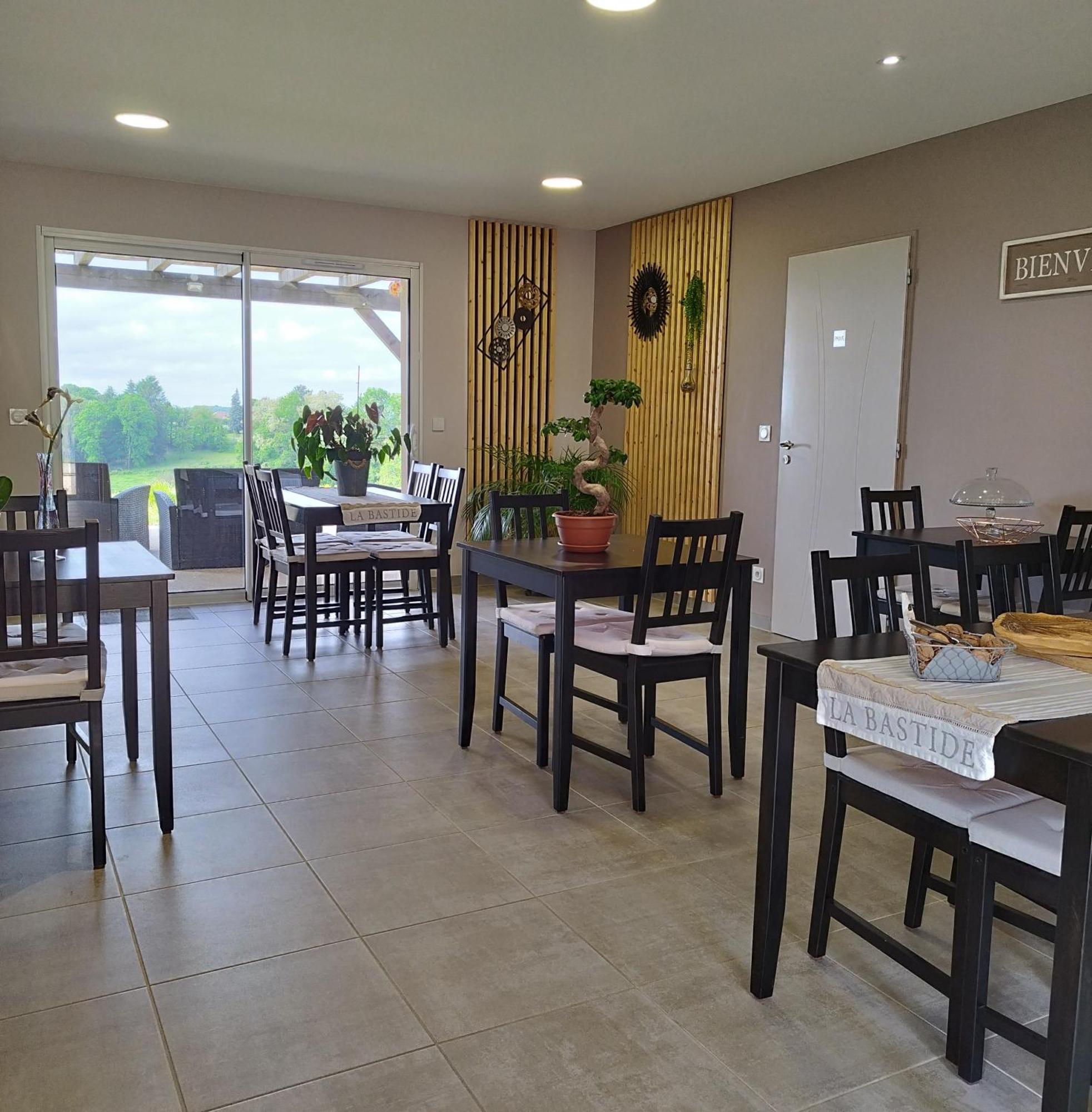 La Sarlamandre, Chambres Et Table D'Hotes Marcillac-Saint-Quentin エクステリア 写真