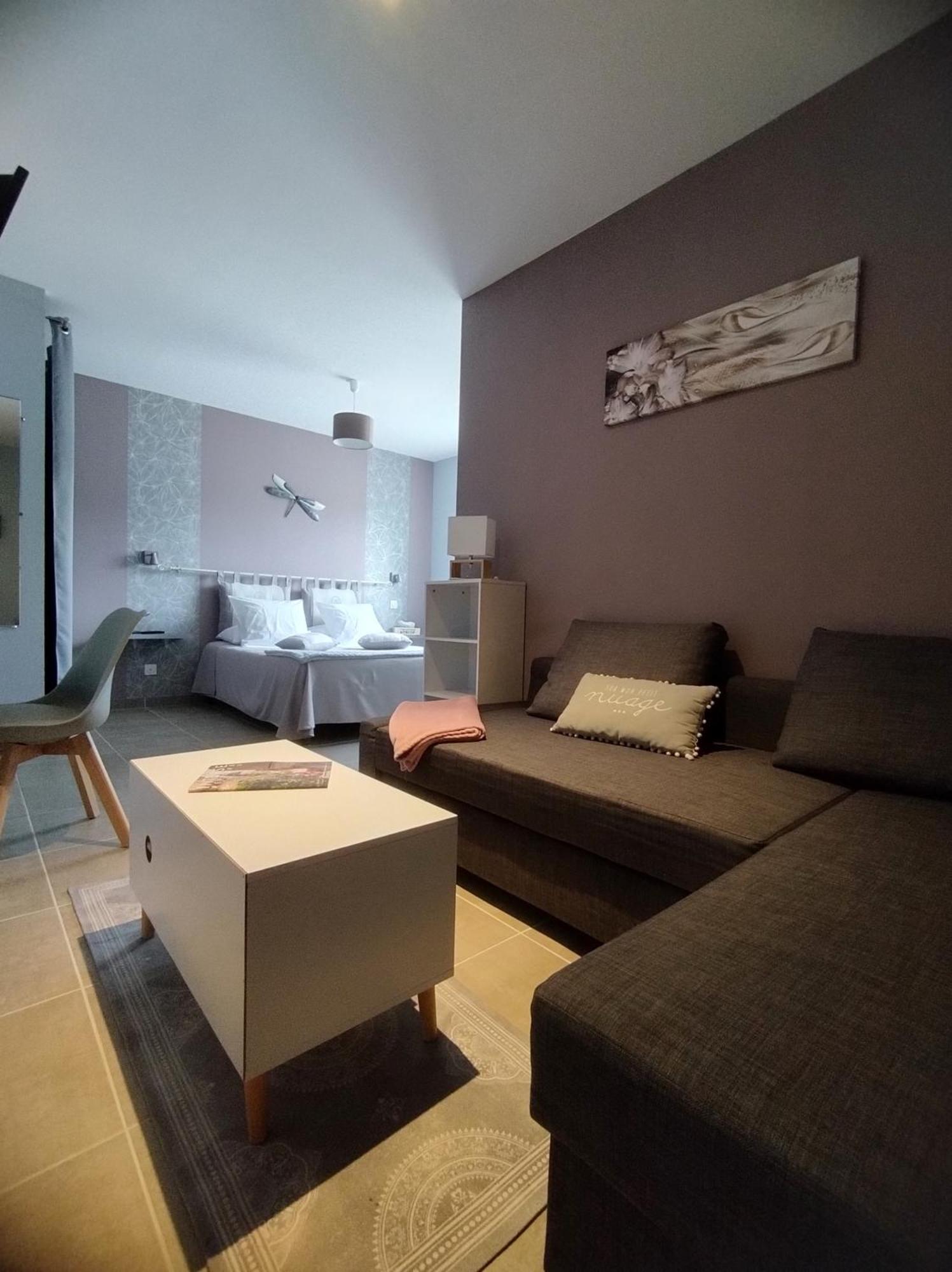 La Sarlamandre, Chambres Et Table D'Hotes Marcillac-Saint-Quentin エクステリア 写真