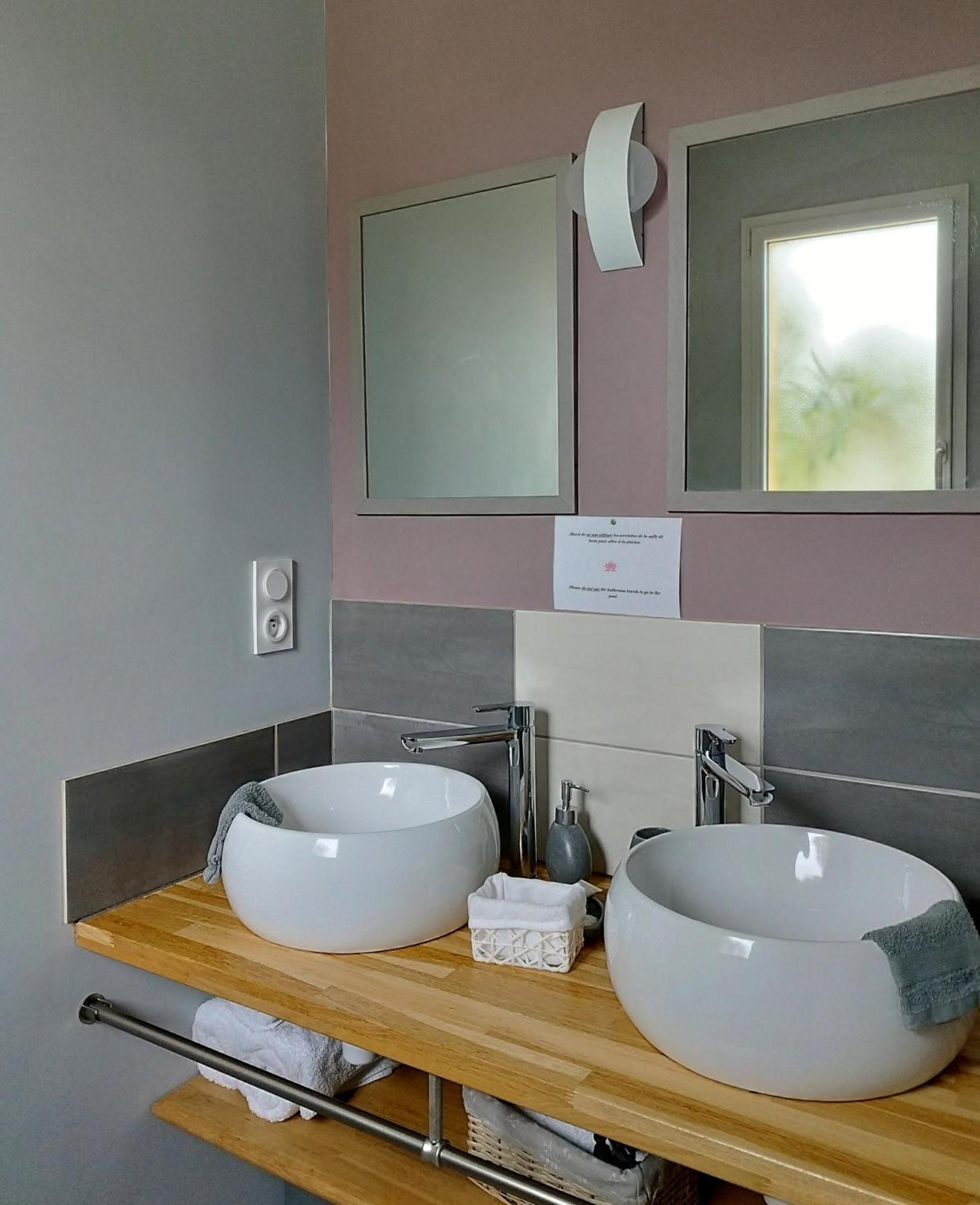 La Sarlamandre, Chambres Et Table D'Hotes Marcillac-Saint-Quentin エクステリア 写真