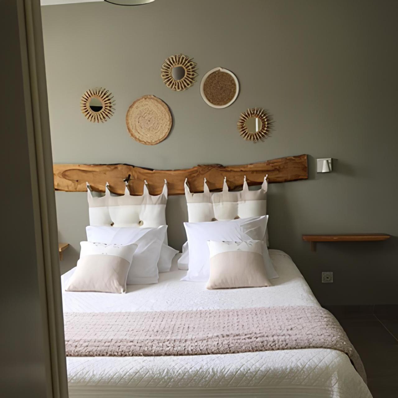 La Sarlamandre, Chambres Et Table D'Hotes Marcillac-Saint-Quentin エクステリア 写真