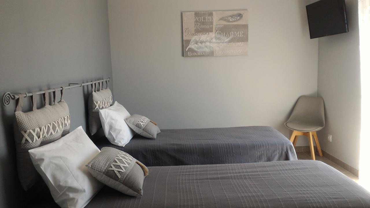 La Sarlamandre, Chambres Et Table D'Hotes Marcillac-Saint-Quentin エクステリア 写真