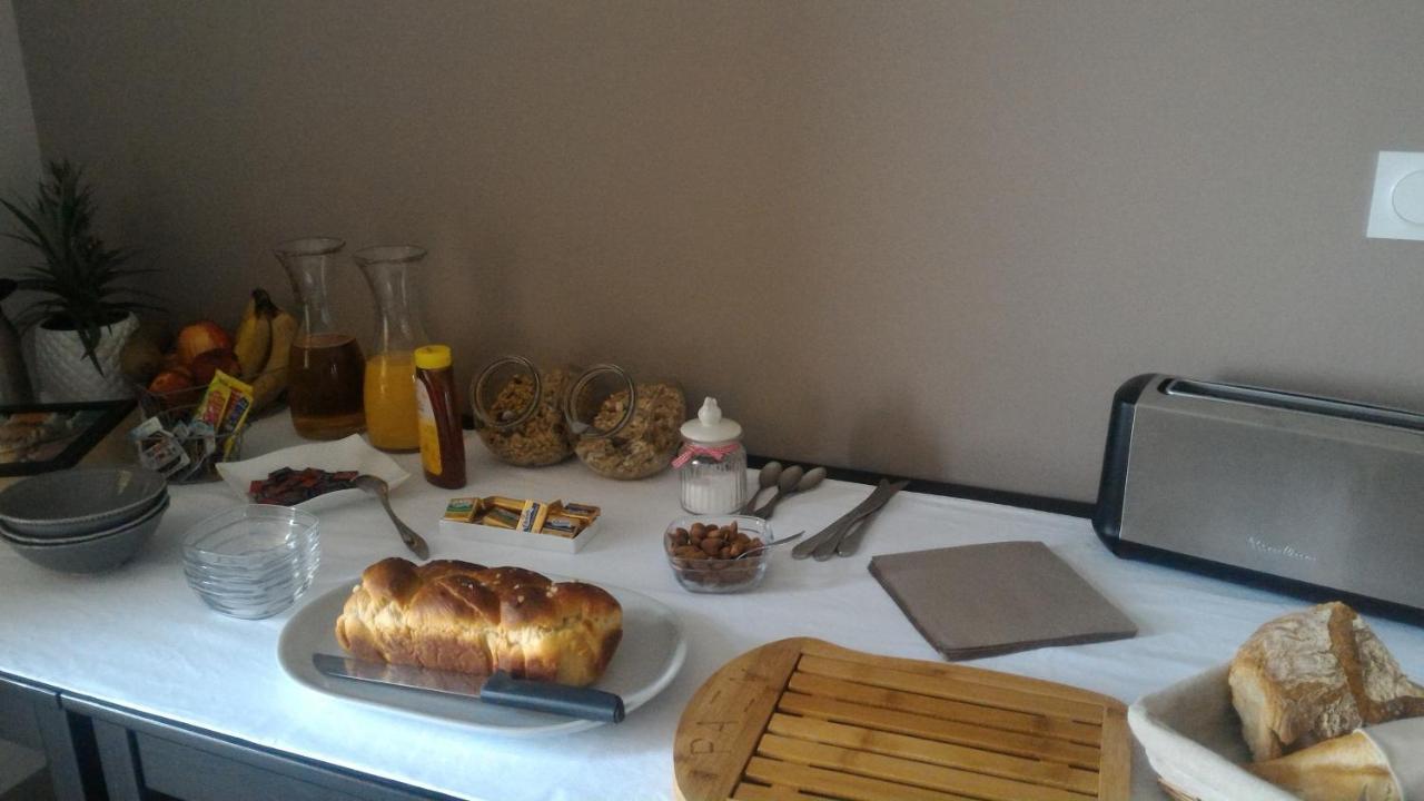 La Sarlamandre, Chambres Et Table D'Hotes Marcillac-Saint-Quentin エクステリア 写真