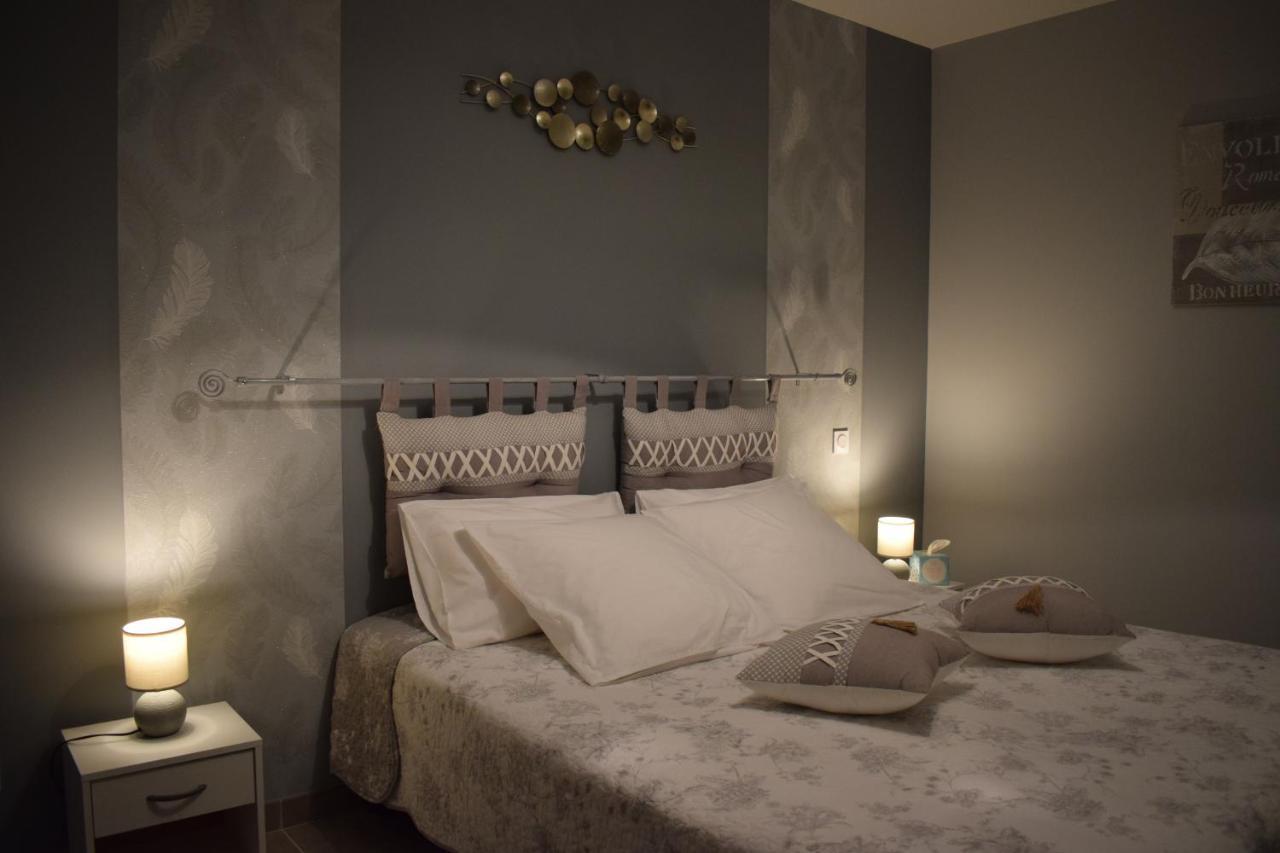 La Sarlamandre, Chambres Et Table D'Hotes Marcillac-Saint-Quentin エクステリア 写真